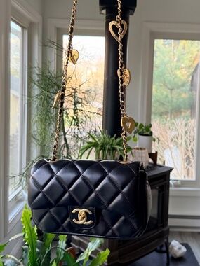 ***PRICE FIRM*** Chanel Makeup Black Mini Hearts on Chain NEW in Box